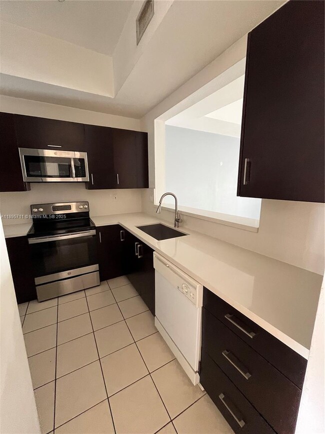 Building Photo - 10913 NW 43rd Ln