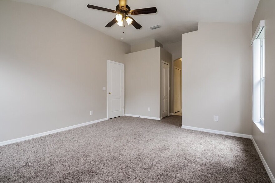 Building Photo - 9801 Laurel Ledge Dr