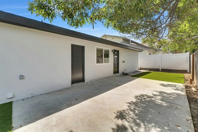Building Photo - 18425 Patterson Ln