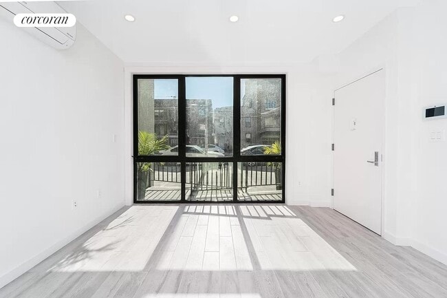 Building Photo - 21-17 31st Ave