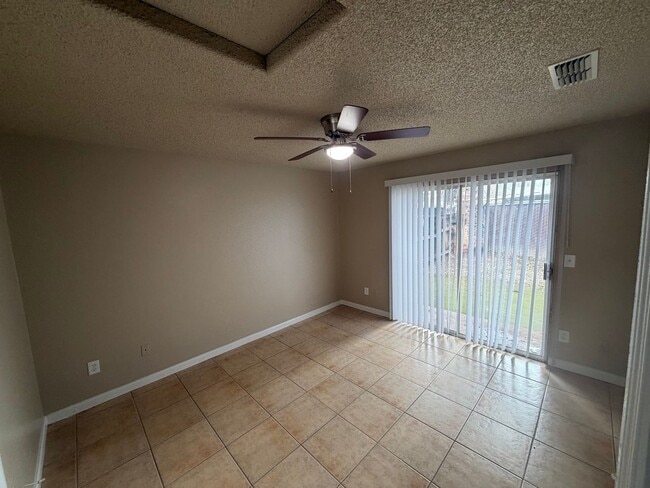 Building Photo - Apply today