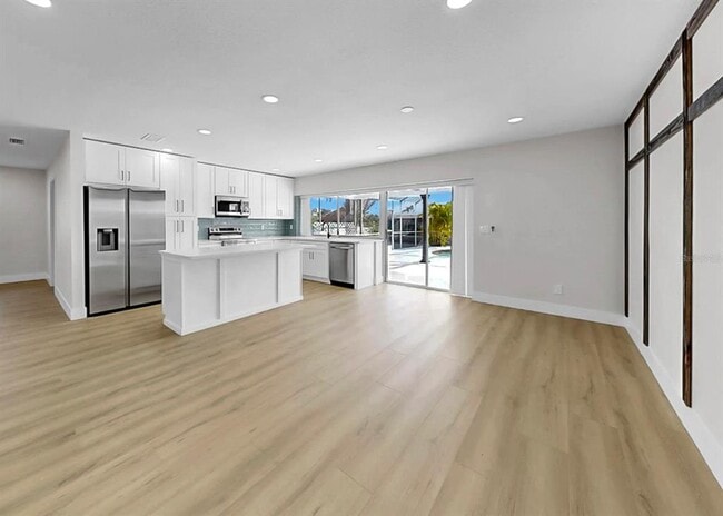 Building Photo - 6511 Santiago Ct