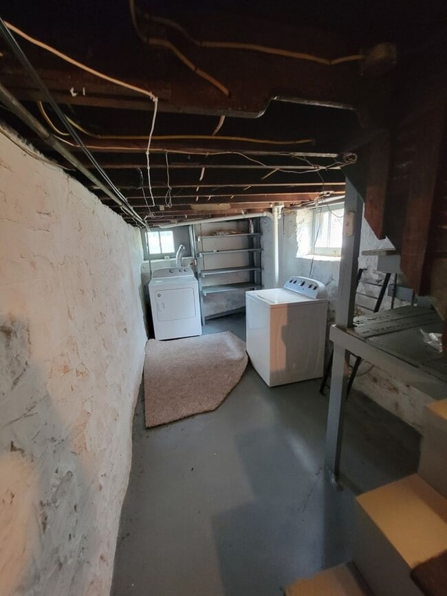 Building Photo - House for Rent in the Holly Hills Area