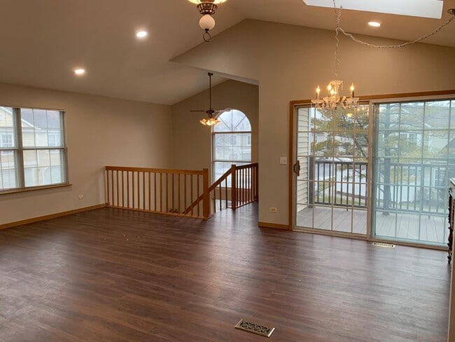 Building Photo - 640 Le Parc Cir