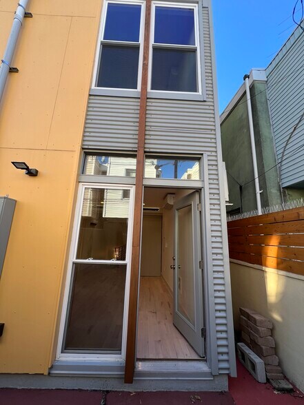 Building Photo - 2019 S Beechwood St