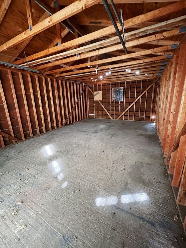 Building Photo - 2 bedroom home in great neighborhood