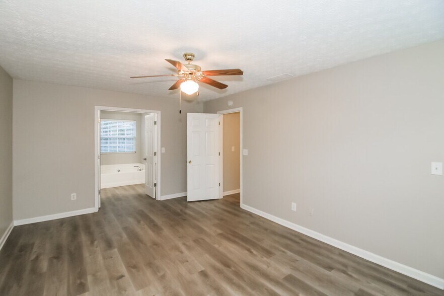 Building Photo - 1200 Catalina Pkwy