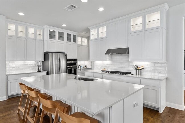 Building Photo - 304 Gulfton St