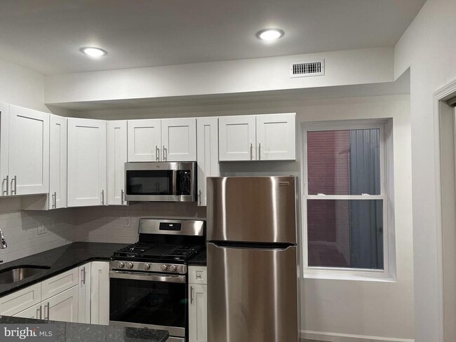 Building Photo - 2814 Master St