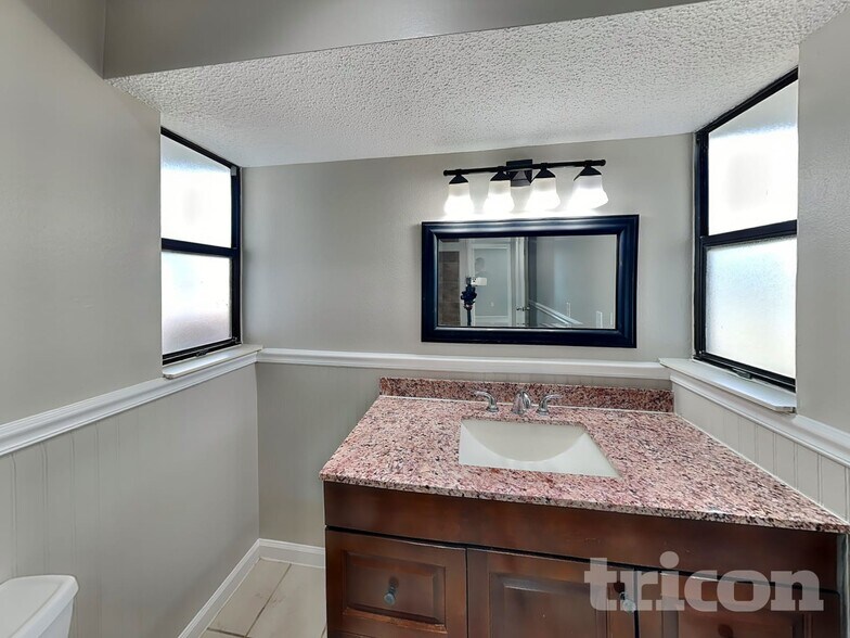 Building Photo - 6101 37th Ave W