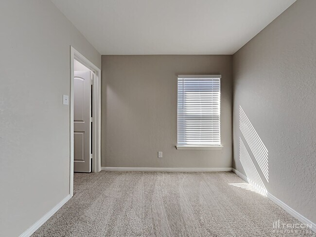 Building Photo - 6215 Baywood Cres