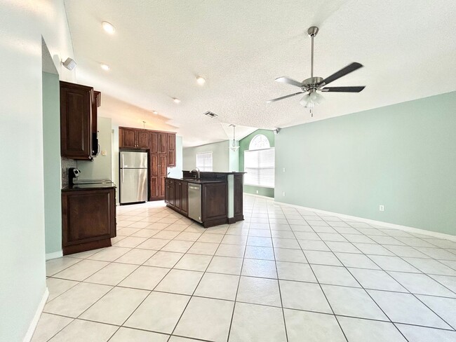 Building Photo - Amazing Dream Home with Water View and Pri...