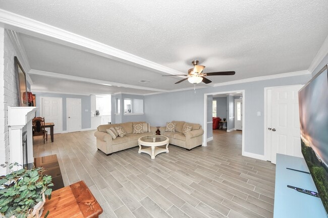 Building Photo - 5810 Wanakah Dr