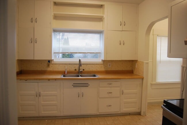 Building Photo - 2BR Home in Forest Grove OR