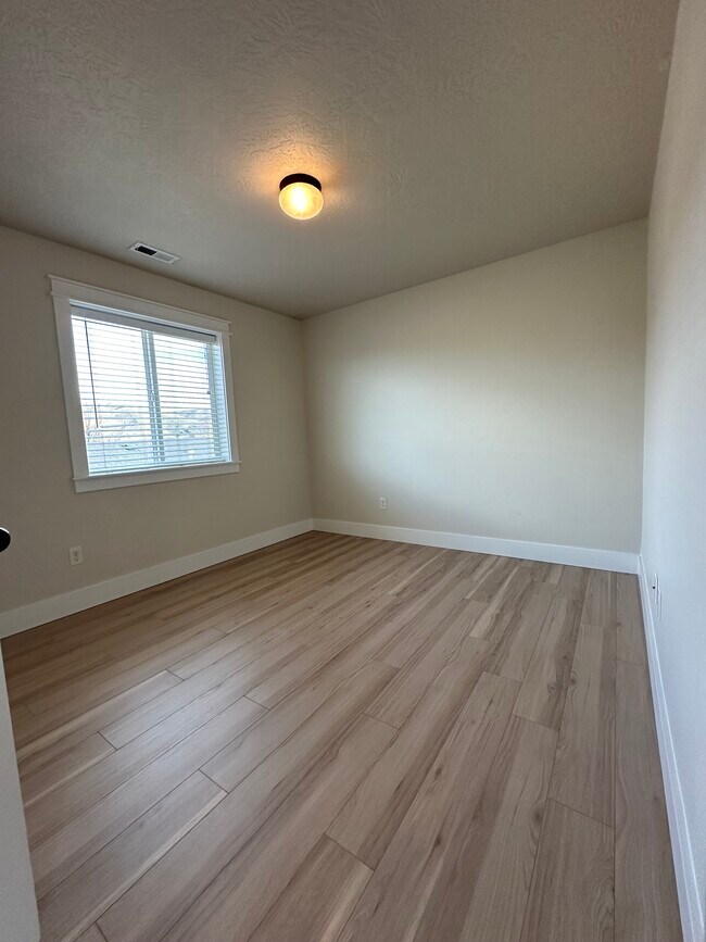 Building Photo - 7700 N Abe Ln