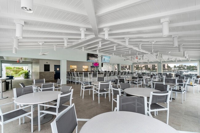 Building Photo - 2717 N Ocean Blvd