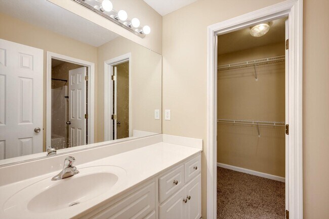 Building Photo - 153 Photinia Dr