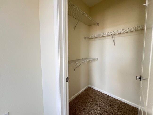 Building Photo - Perfect apartment waiting for you!