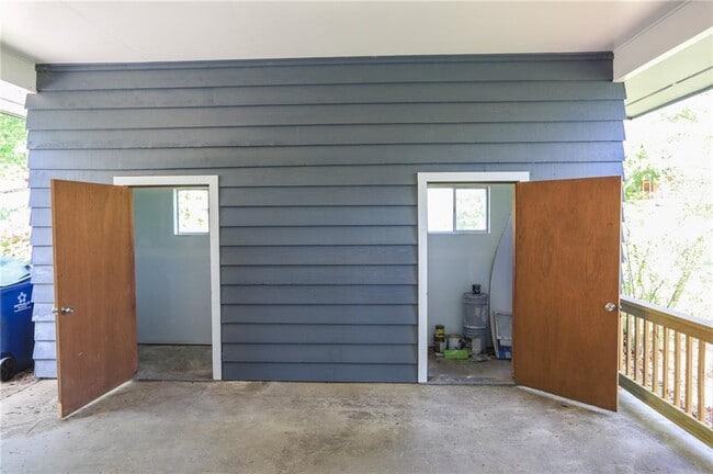 Building Photo - 42 Hope Dr