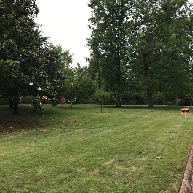 Building Photo - Charming 4B/3.5B Home!