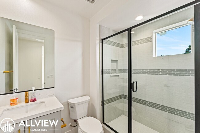 Building Photo - *Limited Move In Special! $1,000 Off First...
