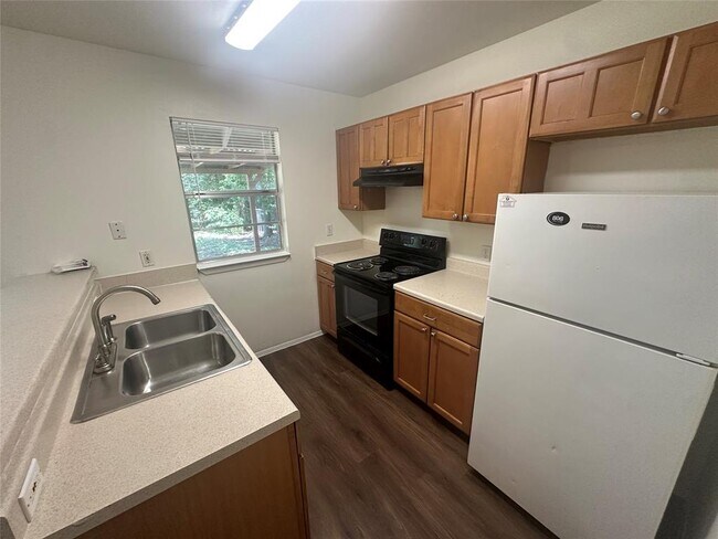 Building Photo - 8510 Woodstone Dr
