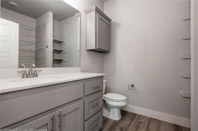 Building Photo - 1510 N Gregg Ave