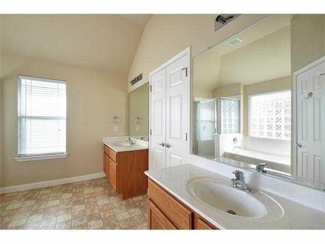 Building Photo - 2204 Voyageurs Ln