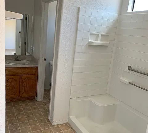 Building Photo - "Charming Sierra Vista Gem: Spacious 3-Bedroom Retreat with 6 Bathrooms on Chaparral Loop!"