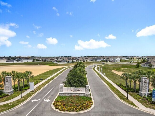 Building Photo - 4/2 Groveland Home with Solar Panels-MOVE IN SPECAIL: ONE MONTH FREE RENT