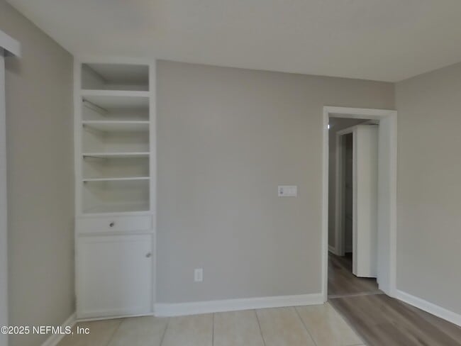 Building Photo - 4963 Beige St