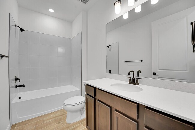Building Photo - 4572 Nautilus Cir