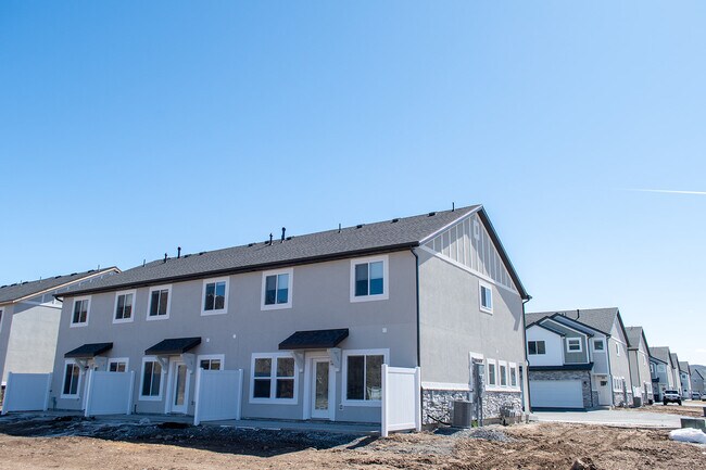 Building Photo - 396 N 100 W