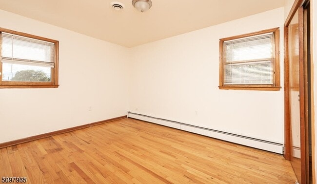 Building Photo - 900 S Park St