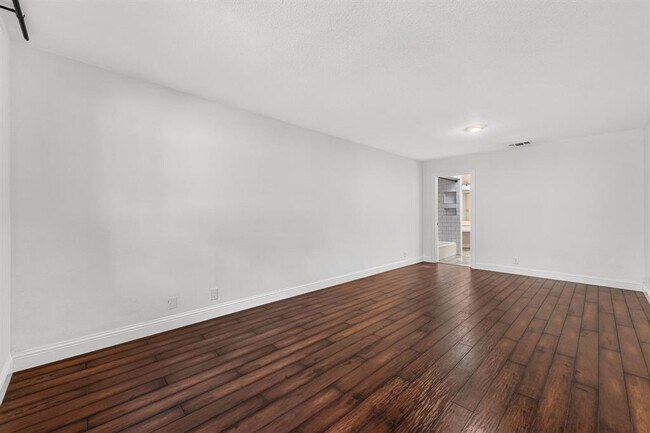 Building Photo - 1804 Stagecoach Trail
