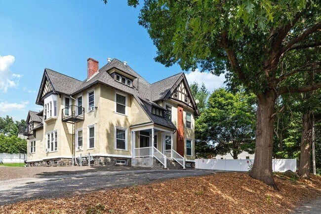 Building Photo - 24 Whitehead Ave