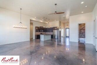 Building Photo - 4 Bedroom Luxury Home Near Sand Hollow