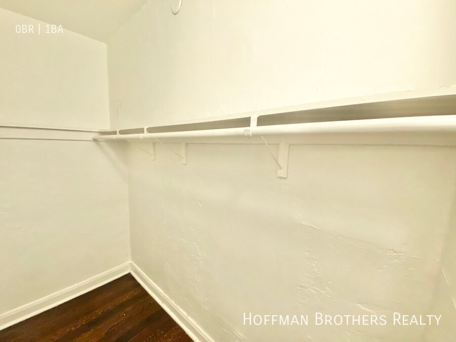 Building Photo - 854 S Oxford Ave