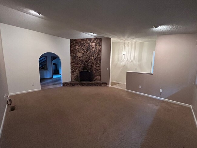 Building Photo - Spacious Home in Great Neighborhood off Tahoe Keys Blvd