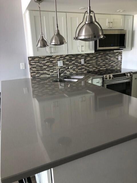 Building Photo - 1609 N Riverside Dr