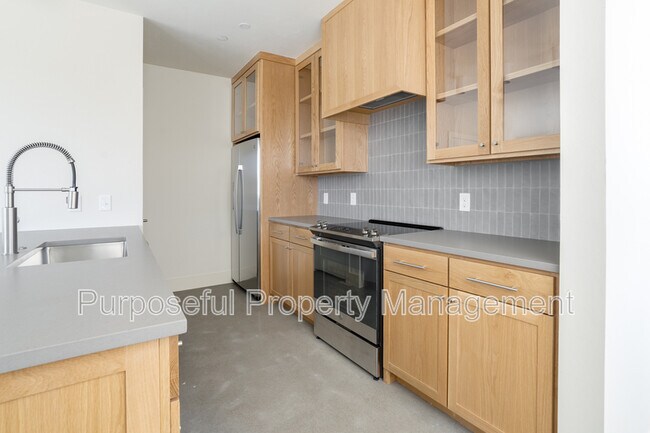 Building Photo - 934 Hangar Dr