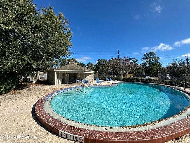 Building Photo - 3801 Crown Point Rd