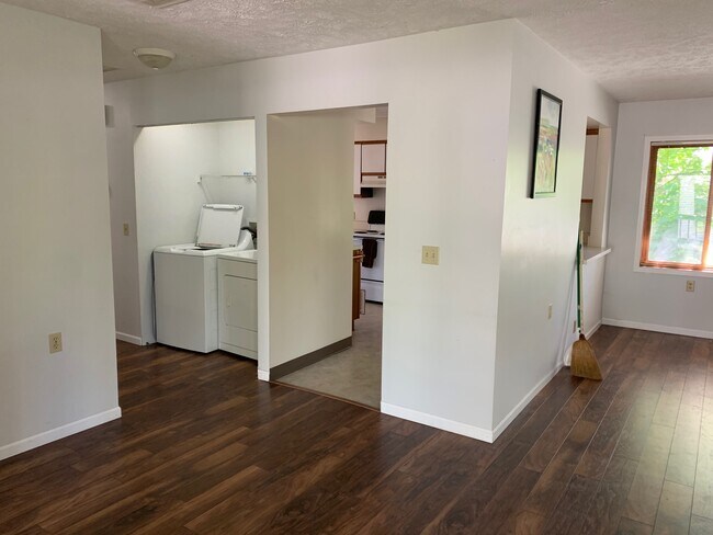 Building Photo - 1002 Webster St