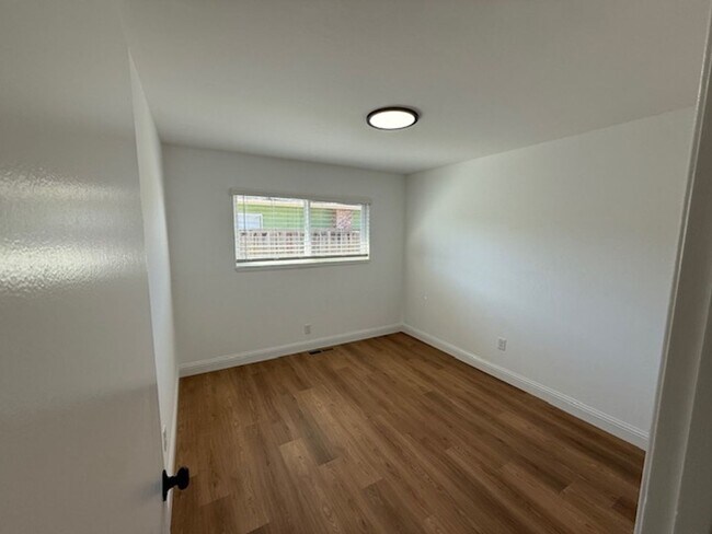 Building Photo - Fully Renovated 3-Bedroom Single Family Home in Rodeo