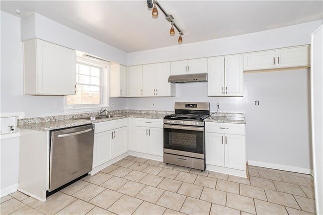 Building Photo - 207 Buchanan Terrace