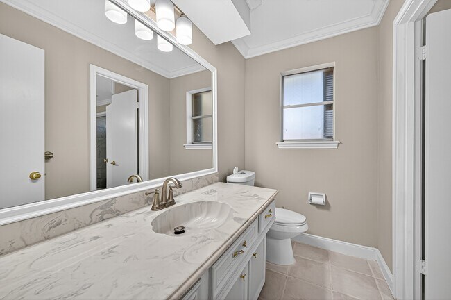 Building Photo - 13903 Chevy Chase Dr