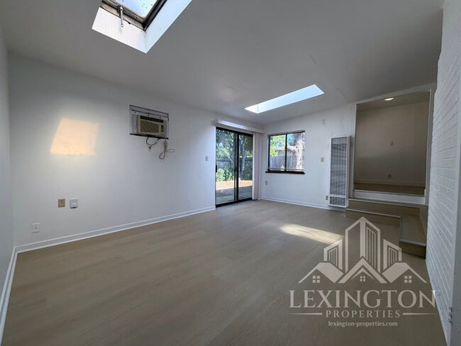 Building Photo - Beautifully Updated, Single-story, 3BD/1.5BA, Home near Tahoe Park!