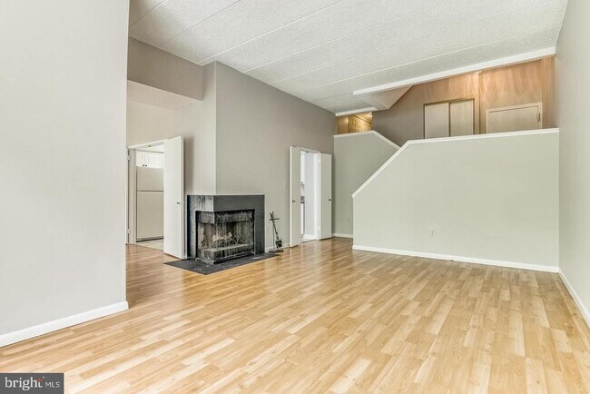 Building Photo - 11564 Rolling Green Ct