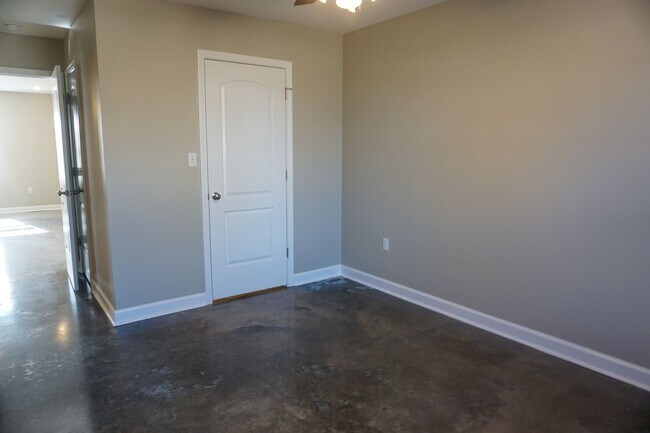 Building Photo - Parkview Apartments