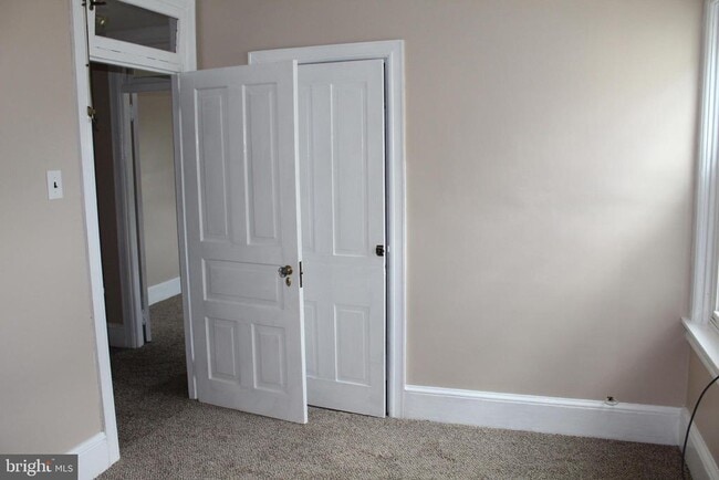 Building Photo - 23 W 2nd St